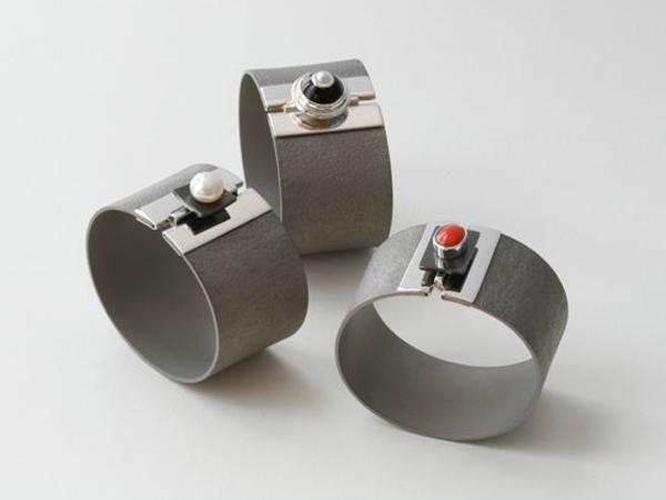 servetbanden titanium met zilver, zwart zirconium bloedkoraal parels en onix