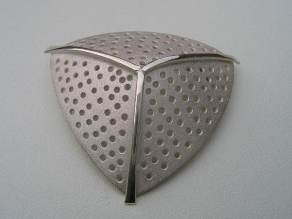 broche zilver driehoek gaatjes