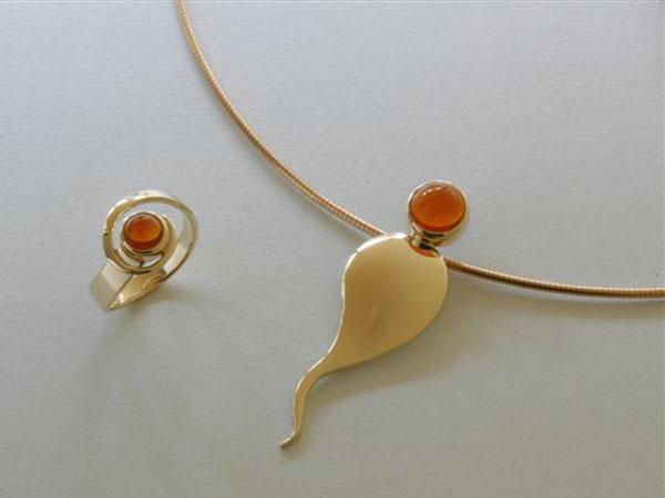 hanger en ring 14 krt goud en carneool