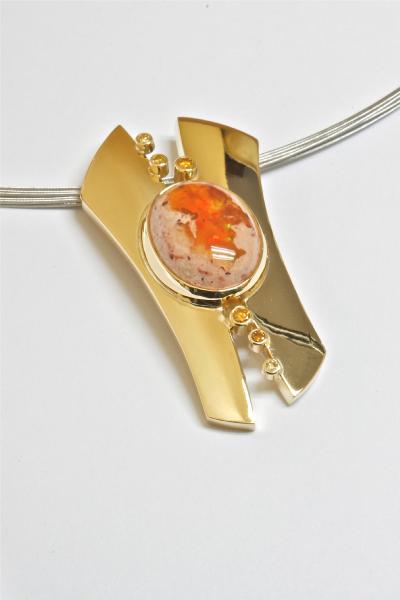 hanger goud met boulder vuuropaal en gele diamant