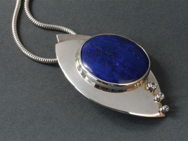 hanger zilver, lapis lazuli en witte saffier