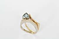 ring wit en geelgoud met aquamarijn