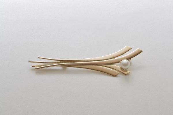 broche van oude trouwringen met parel