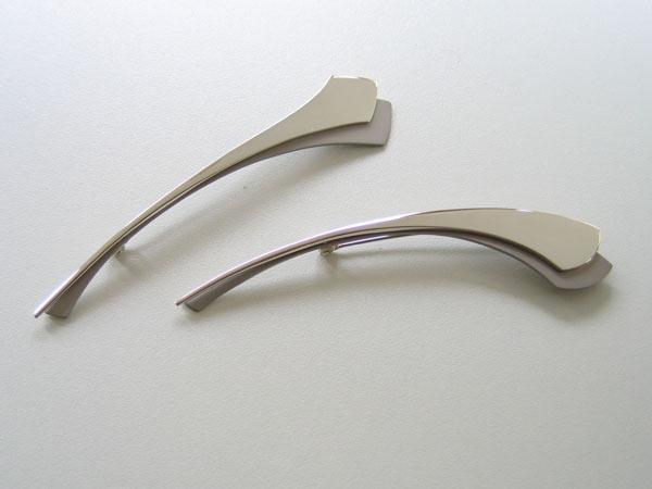 broches zilver en titanium