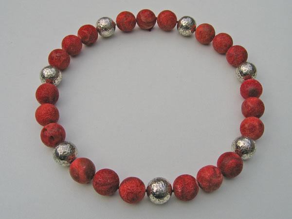 collier schuimkoraal en zilver kralen