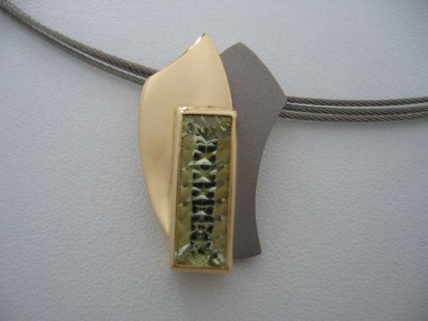 hanger 750 goud titanium en wave rechthoek beryl