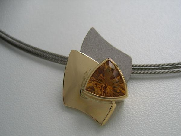 hanger 750 goud titanium stertriljant citrien