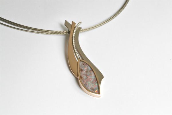 hanger, wit en rose goud met boulderopaal en diamant