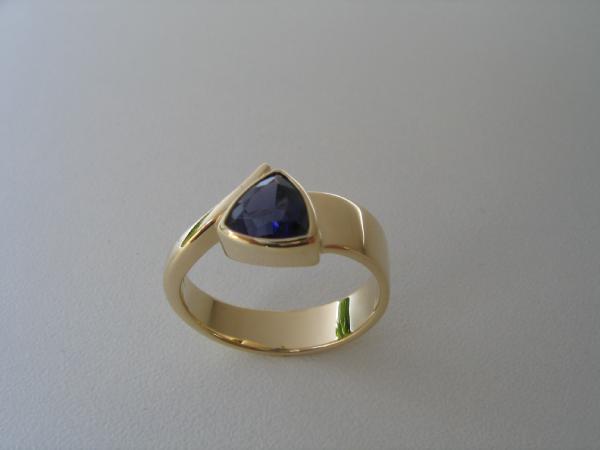 ring geelgoud ioliet